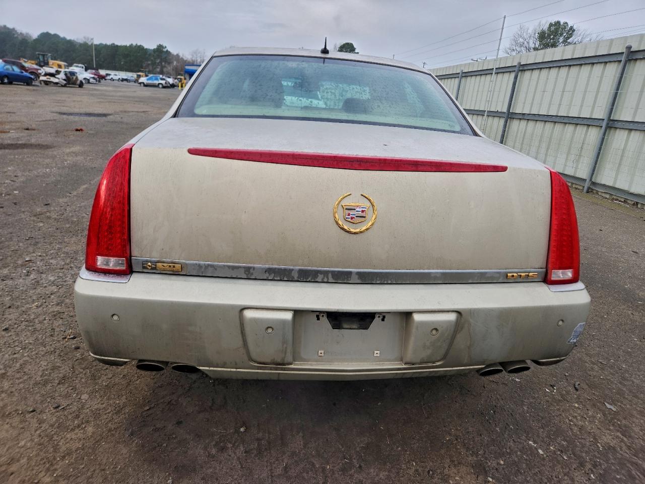 Cadillac DTS Image 6